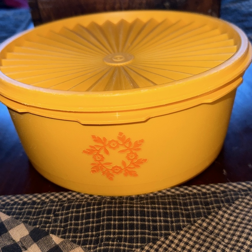 Tupperware #1204 Orange Servalier Cannister Container & Lid